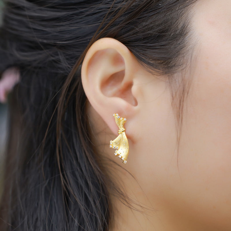 Additional view 5 of the VYLOREN Mini Skirt Brushed Earrings