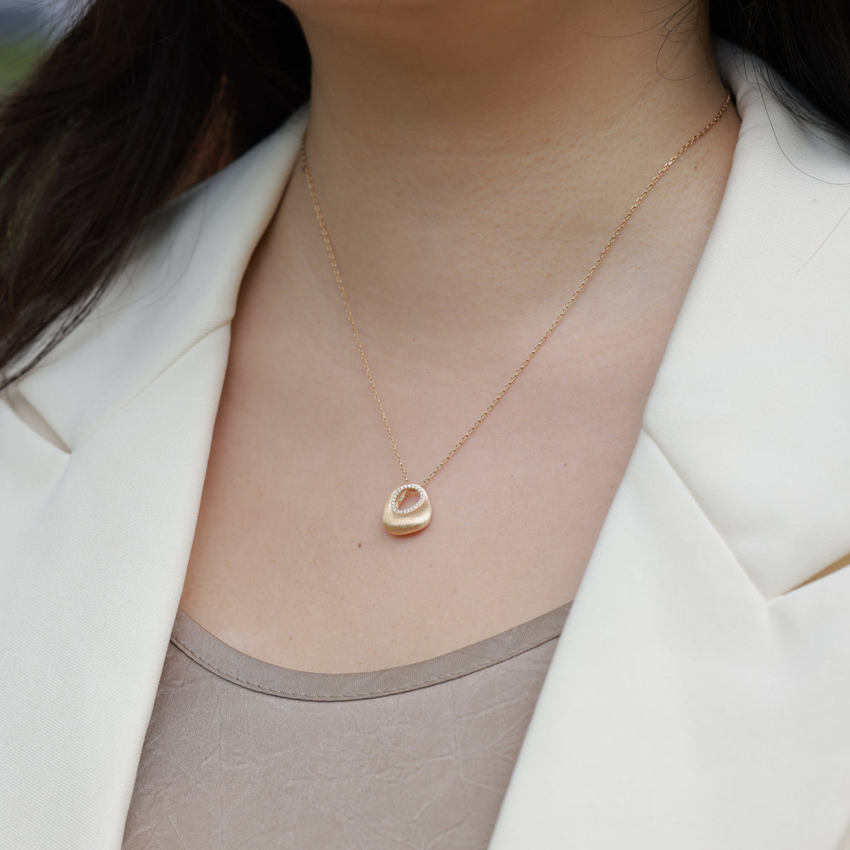 Additional view 5 of the VYLOREN Irregular Brushed Pendant Necklace