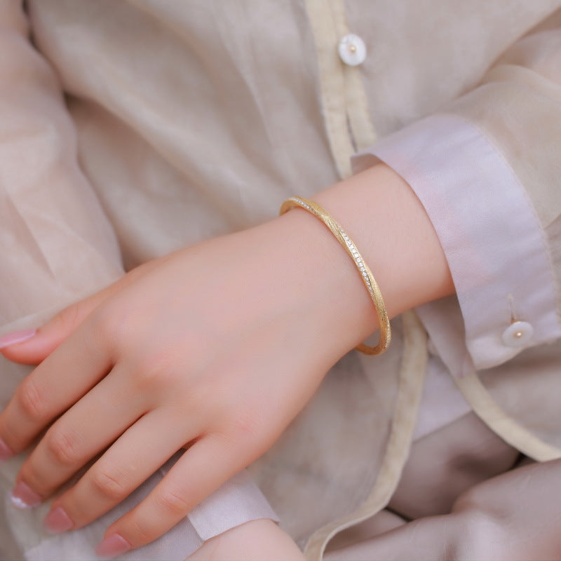 Additional view 2 of the VYLOREN Möbius Zircon Bangle